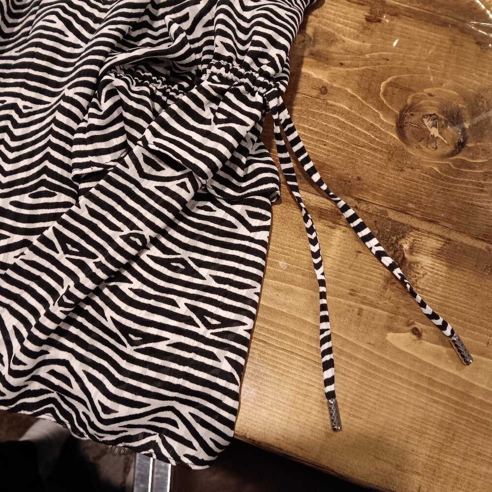 White House Black Market Off the shoulder Top Size Small - Picture 4 of 4